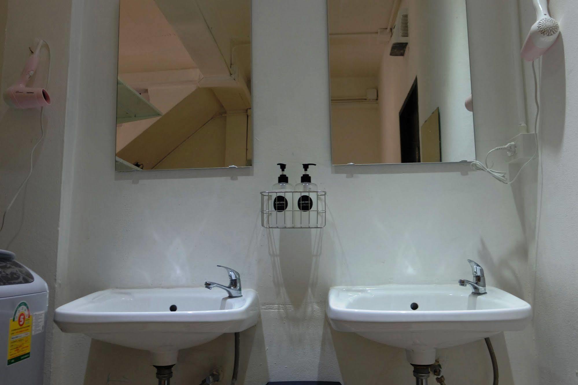 Seek Sleep Hostel Bangkok Exterior foto